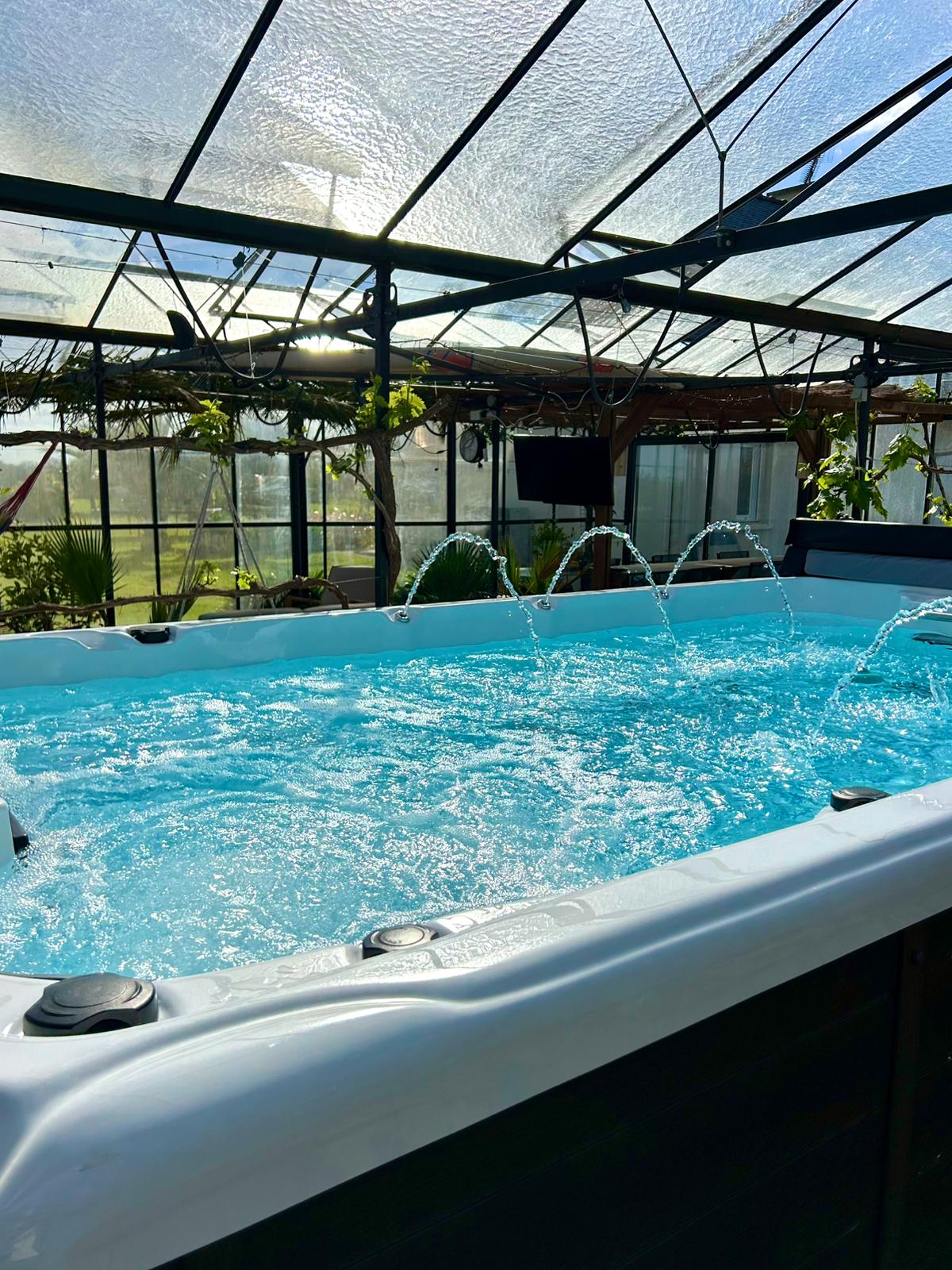 💧 Spa de nage privatif accessible 24h/24