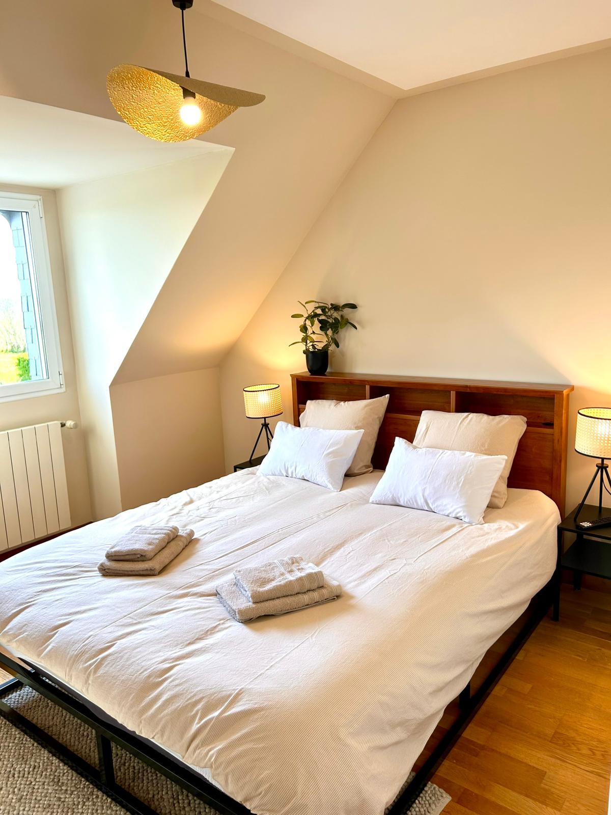 L'Échappée - Entre Terre & Mer | Côte bretonne - 🎬 Chambre 3 — Gwin Zégal (11 m²)