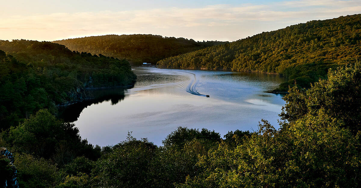 📍 À deux pas du lac de Guerlédan